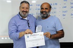 Ao final da palestra, houve entrega de certificados aos participantes