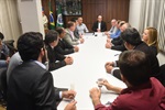 Prefeito Barjas Negri (PSDB) entrega o projeto de lei que trata da revisão do Plano Diretor