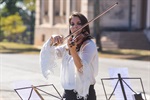 Músicos fizeram a gravação do Hino em cartões-postais da cidade