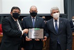 Solenidade marcou a reabertura do salão nobre "Helly de Campos Melges" . Evento respeitou as restrições sanitárias