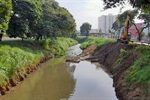 Pedro Kawai acompanhou na tarde da última sexta-feira (7) o trabalho de desassoreamento do ribeirão Piracicamirim