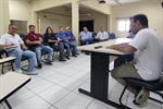 Vereador Gustavo Pompeo discute segurança no trânsito com empresas do município