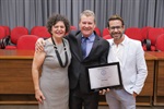 Artista da fotografia, Davi Negri é homenageado em noite de glória