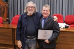 Artista da fotografia, Davi Negri é homenageado em noite de glória