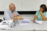 Paulo Henrique e Jezebel Silva conversaram sobre projetos e ações desenvolvidos em Piracicaba. Encontro foi na sala da Escola do Legislativo piracicabano