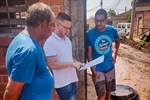 Gustavo Pompeo acompanhou, nesta quinta-feira (21), as obras iniciadas nesta semana na rua dos Pinheiros, no Bosques do Lenheiro