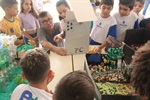 Vereador Pedro Kawai conhece projeto Ser verde: práticas ecológicas comunitárias, desenvolvido por alunos da Escola Municipal Joaquim Carlos Alexandrino de Souza
