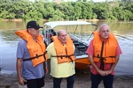 Vereadores Gilmar Rotta e Pedro Kawai percorreram o rio Piracicaba para verificar a atual situação