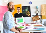 Artistas plásticos Marcelo Gimenes e Jaap Snijder com as gravuras