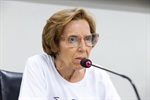 Silvia Helena Rigoldi Simões, da Associação Colibri, falou aos vereadores sobre o tema