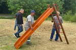 Josef Borges acompanha instalação de parquinho no bairro Parque das Águas