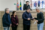 Entrega da moção de aplausos aconteceu no Plenário "Francisco Antonio Coelho" durante a 36ª Reunião Ordinária da Câmara Municipal de Piracicaba, realizada na noite desta segunda-feira (23)