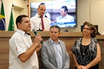 Proprietários do estabelecimento, Acary e Luciany receberam homenagem