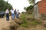 Erosão em via de terra preocupa moradores na zona rural