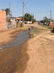 Rua dos Pinheiros tem vazamento de água