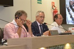 Capitão Gomes presidindo a comissão, ao lado dos vereadores José Benedito Lopes e José Longatto