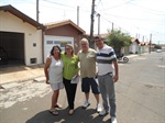 Pedro Kawai percorreu o bairro ao lado da líder comunitária Iraci Honda