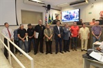 Entrega de homenagem ocorreu no Plenário Francisco Antonio Coelho