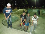 Kawai durante visita a pista de skate na rua do Porto