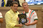 Paiva homenageia a escola por meio de seu presidente, José Luiz Ganino