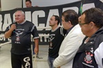 Representantes da sub-sede da Gaviões da Fiel em Piracicaba recebem a homenagem