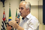 Vereador Carlinhos Cavalcante (PPS) conversando com os alunos