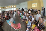 Coral de crianças da escola municipal de ensino infantil "Nosso Ninho"