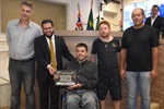 Bandeira entregou a moção de aplausos na reunião ordinária desta quinta-feira