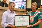 Presidente da Acadêmicos do Caxambu recebeu a homenagem das mãos de Dirceu