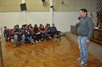Chico Almeida recebe alunos do "Galllo" no Conheça o Legislativo