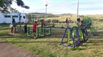 Parque infantil e academia sem manutenção adequada