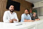 Os diretores de departamentos da Câmara Fábio Bragança (Documentação e Arquivo), Felipe Marchiori (TV Câmara) e Kátia Mesquita (Administrativo e Financeiro), durante a entrevista coletiva