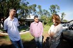 O vereador com o praticante Paulo Henrique Salvador e a terapeuta ocupacional Vandrea Novello