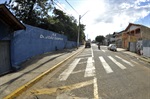 Rua Amador Bueno é de mão única, mas carros e motos têm trafegado nos dois sentidos à noite