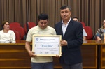 Rodrigo de Lima Albino, representando a mãe, recebeu a homenagem de Kawai