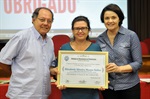 Longatto e Nancy entregaram certificado de participação a Elizabeth Nunes