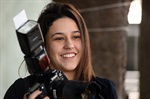 Laura Leite Ferreira, 19, cursa Fotografia e é estagiária do Departamento de Comunicação