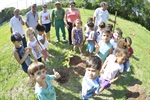 Plantio ecológico envolveu professores e alunos da "Oracy da Silva"