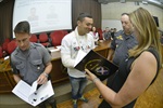entregou Votos de Coronel Adriana entregou voto de congratulações durante Solenidade de Valorização Policial Militar.