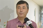 Vereador Pedro Kawai (PSDB) durante entrevista à TV Câmara