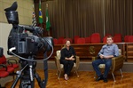 Vereadora Coronel Adriana concedendo entrevista à TV Câmara