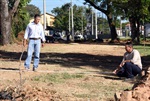 Dirceu conversou com os funcionários responsáveis pela revitalização do local, Idinelson Gonçalves da Silva e Moisés do Prado Nogueira