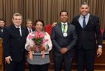 "Medalha de Mérito Legislativo" foi entregue por Paulo Campos a Aguinaldo Soares na noite desta sexta-feira