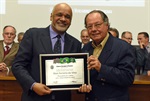 Ilton Ferreira da Silva, sócio-diretor da Lubrasil Lubrificantes, homenageado pelo vereador José Aparecido Longatto (PSDB)