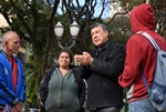 Lair Braga ouve clamor de povo em situação de rua na praça da Catedral