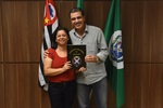 Professora recebe voto de congratulações da Câmara de Piracicaba