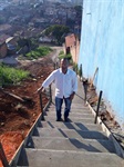 Construção da escadaria melhora o trajeto dos moradores