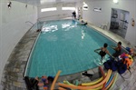 Falta elevador de acesso na piscina para hidroterapia