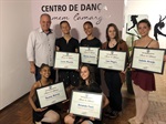 Gilmar Rotta entregou a moção aos alunos do Centro de Dança