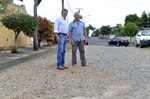 Na Vila Sônia, Dirceu conferiu trecho de rua sem asfalto